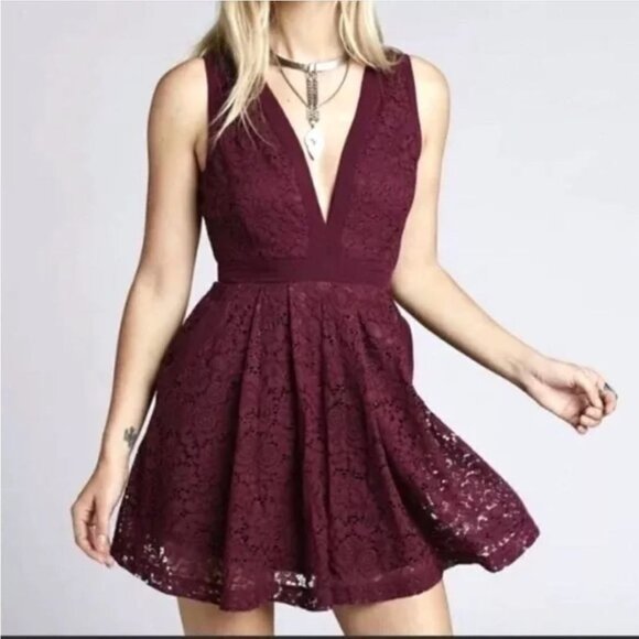 Free People Lovely In Lace Berry Fit & Flare Cut-Out Back Mini Dress Size Large - Picture 1 of 13